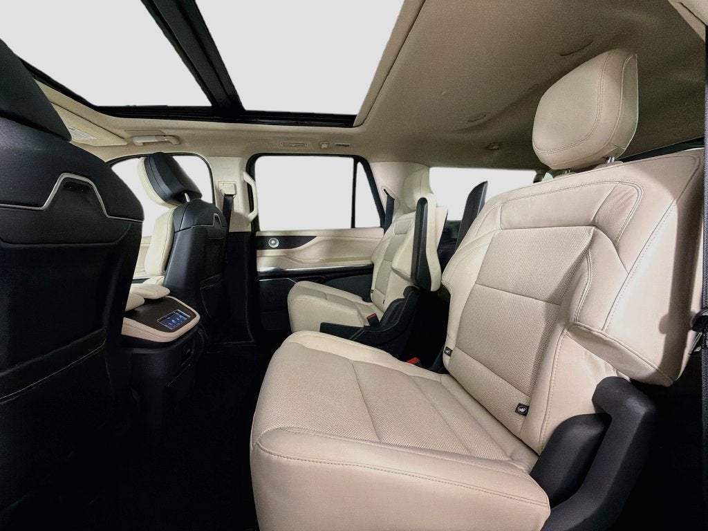 2027 Lincoln Navigator L Reserve