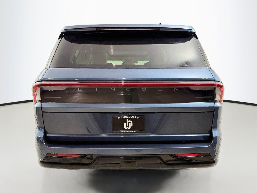 2027 Lincoln Navigator L Reserve