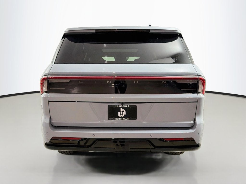 2027 Lincoln Navigator L Reserve