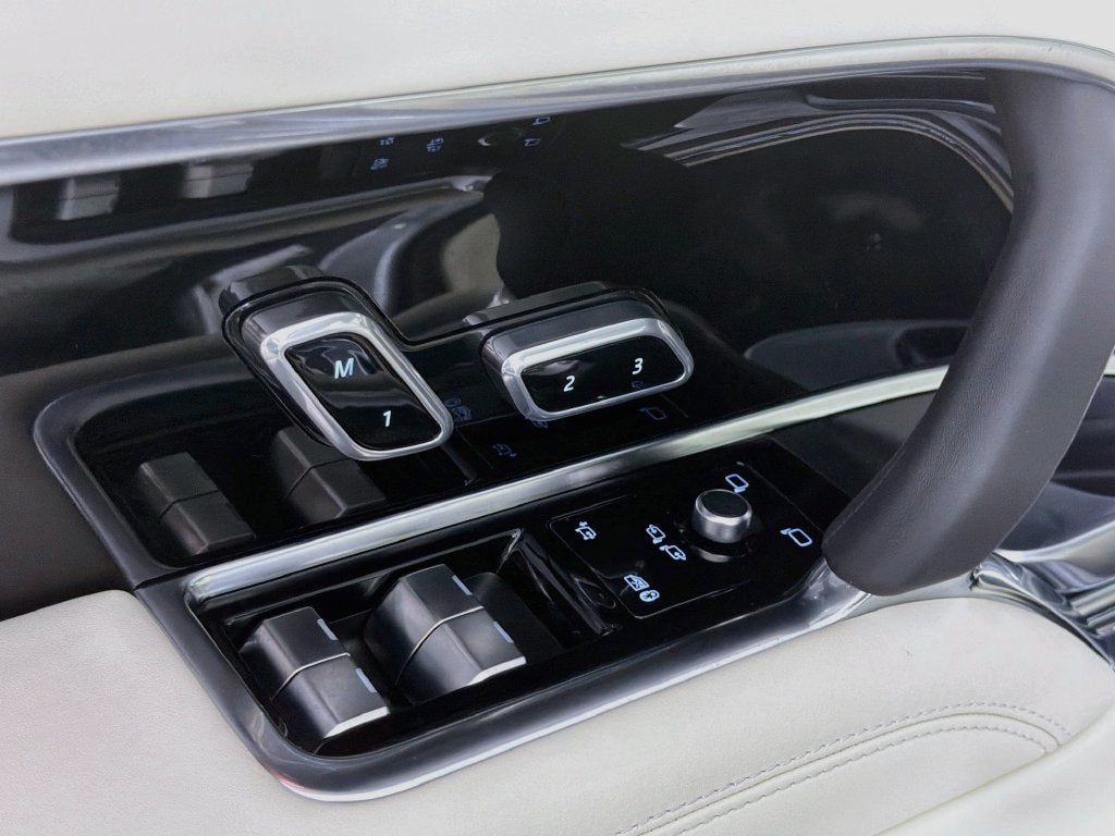 2026 Land Rover Range Rover Plug-In Hybrid SE