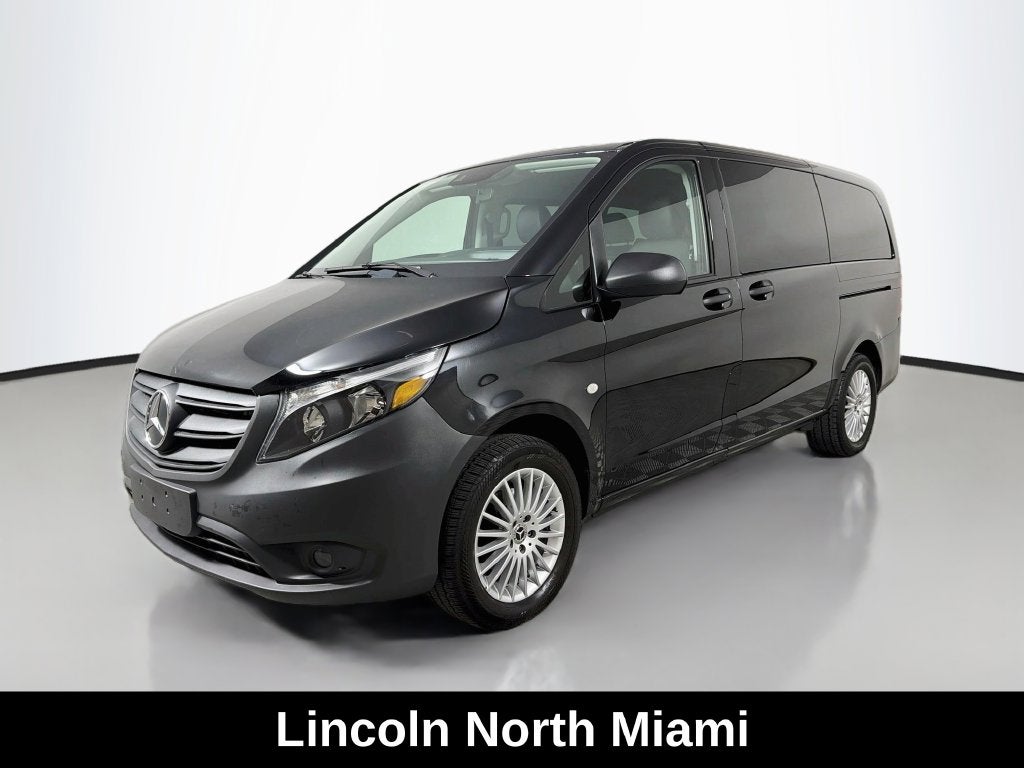 2023 Mercedes-Benz Metris Passenger Van