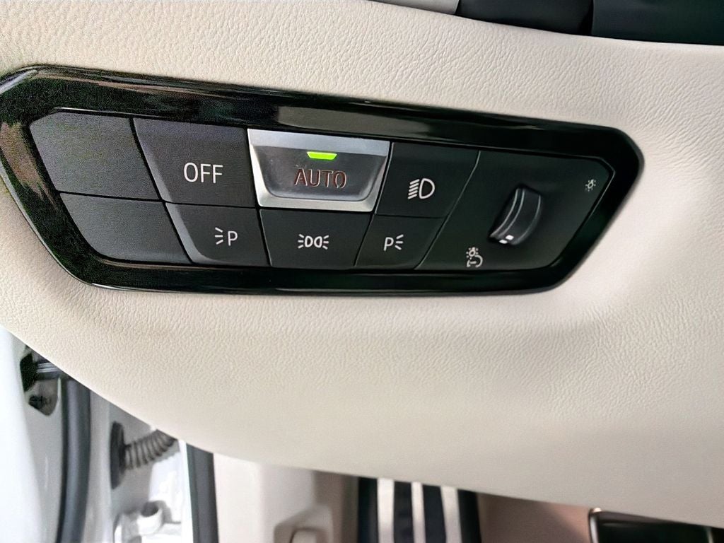 2021 BMW 8 Series 840i