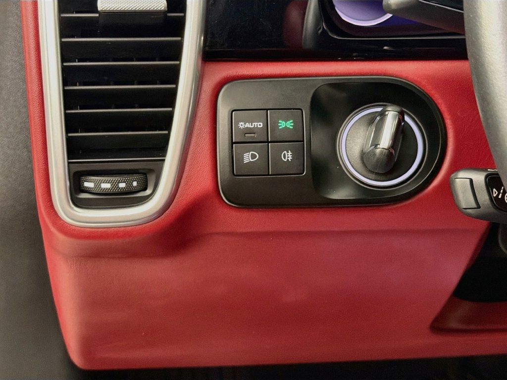 2023 Porsche Cayenne Platinum Edition