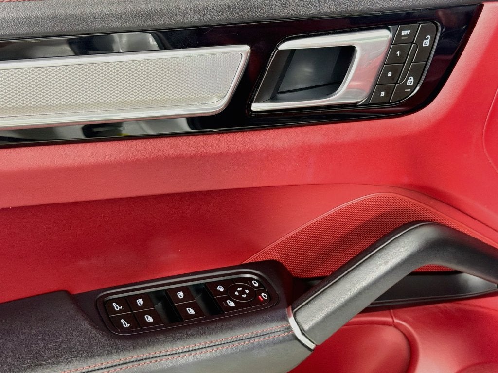 2023 Porsche Cayenne Platinum Edition