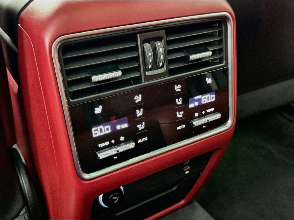 2023 Porsche Cayenne Platinum Edition