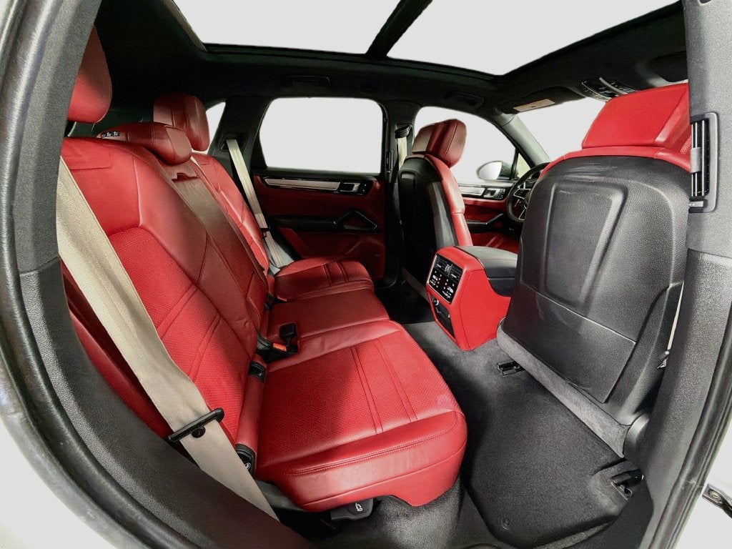 2023 Porsche Cayenne Platinum Edition