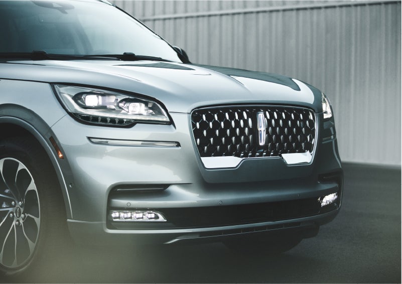 The available adaptive pixel LED headlamps of the 2023 Lincoln Aviator® SUV activated | Lincoln North Miami in North Miami FL