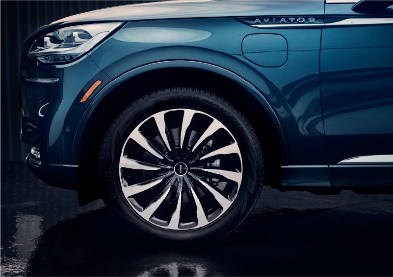 The 2023 Lincoln Aviator® Black Label Grand Touring model with unique 12-spoke wheel | Lincoln North Miami in North Miami FL