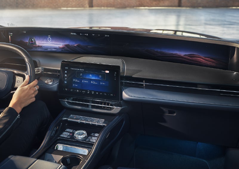The center LCD touchscreen allows for easy personalization of key information. | Lincoln North Miami in North Miami FL