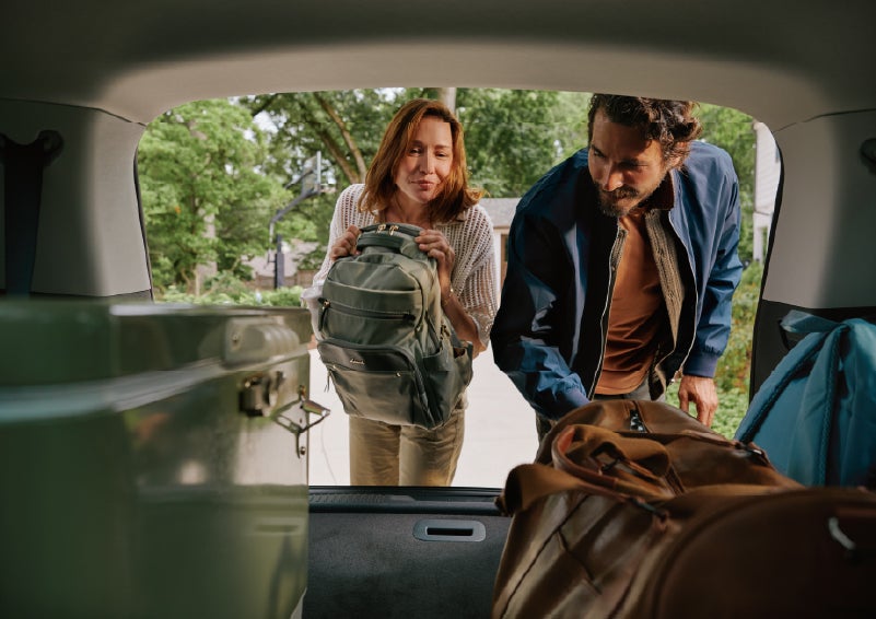 A couple loads luggage into the rear of a 2027 Lincoln Aviator® Black Label™ SUV..e 202 | Lincoln North Miami in North Miami FL